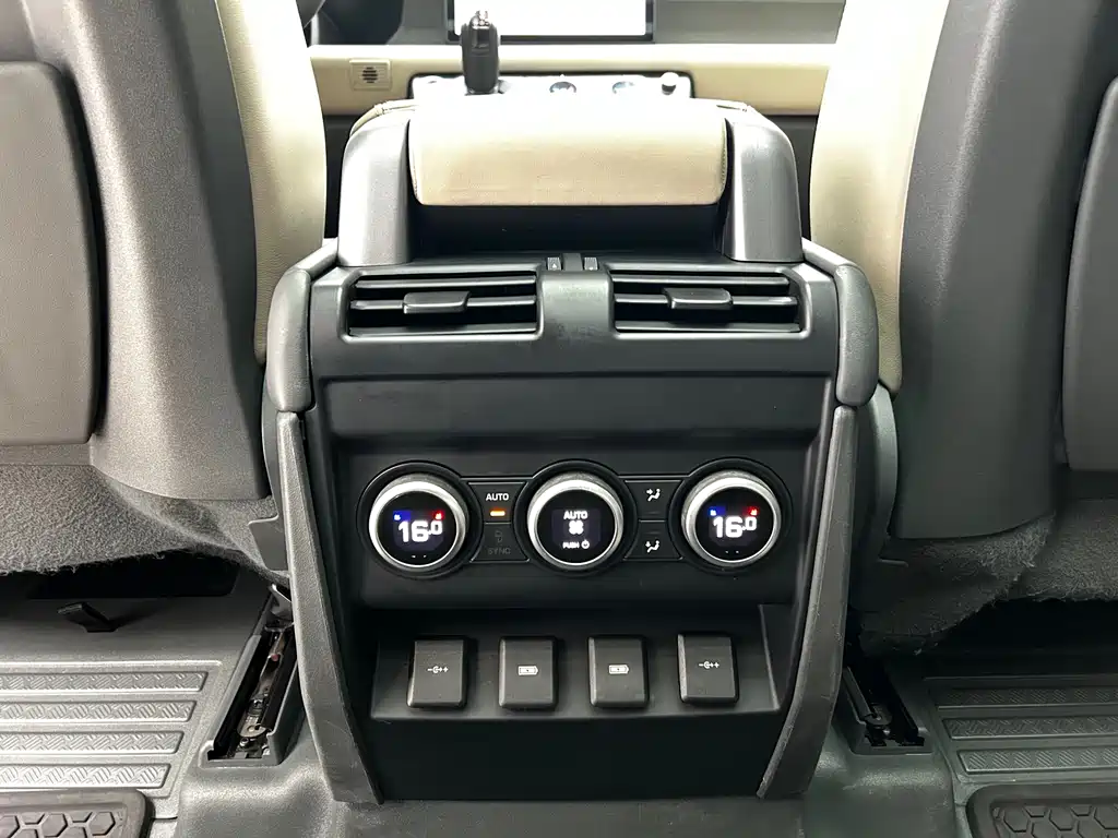Land Rover Land Rover Defender 2021 110 P400 Dark Black Special Edition 2021 - thumbnail 15