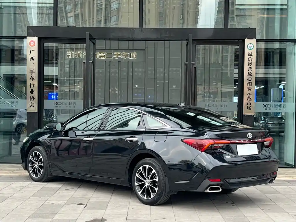 Toyota Toyota Avalon 2022 2.5L Luxury Edition 2022 - thumbnail 4