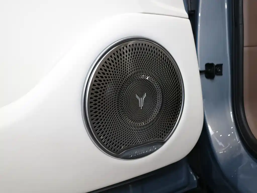 Lantu Auto Lantu FREE 2021 Model AWD Standard Pure Electric Exclusive Luxury Package 2024 - thumbnail 8