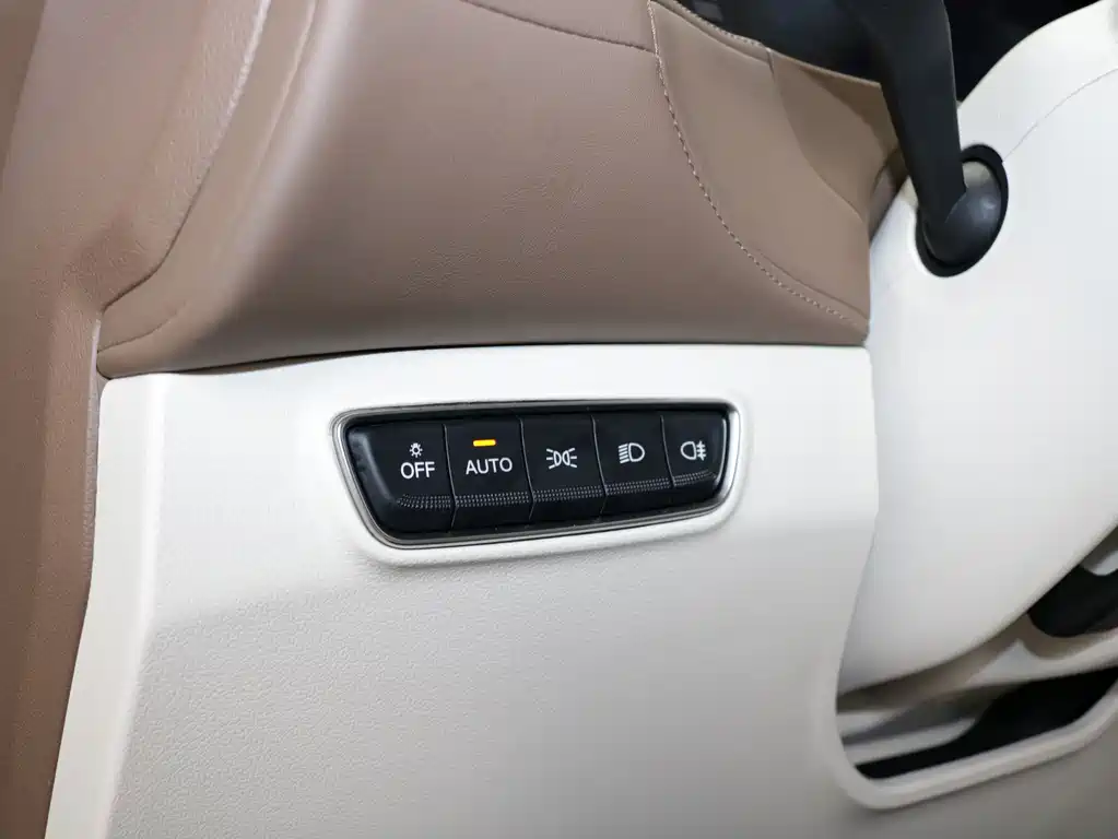 Lantu Auto Lantu FREE 2021 Model AWD Standard Pure Electric Exclusive Luxury Package 2024 - thumbnail 9