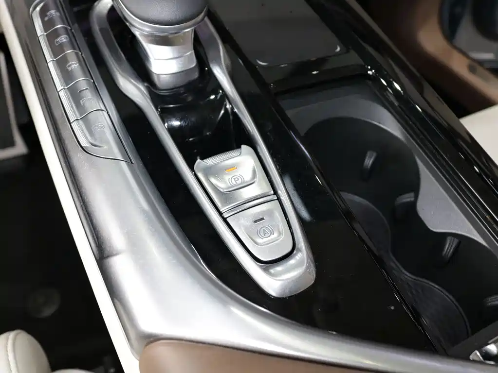 Lantu Auto Lantu FREE 2021 Model AWD Standard Pure Electric Exclusive Luxury Package 2024 - thumbnail 10