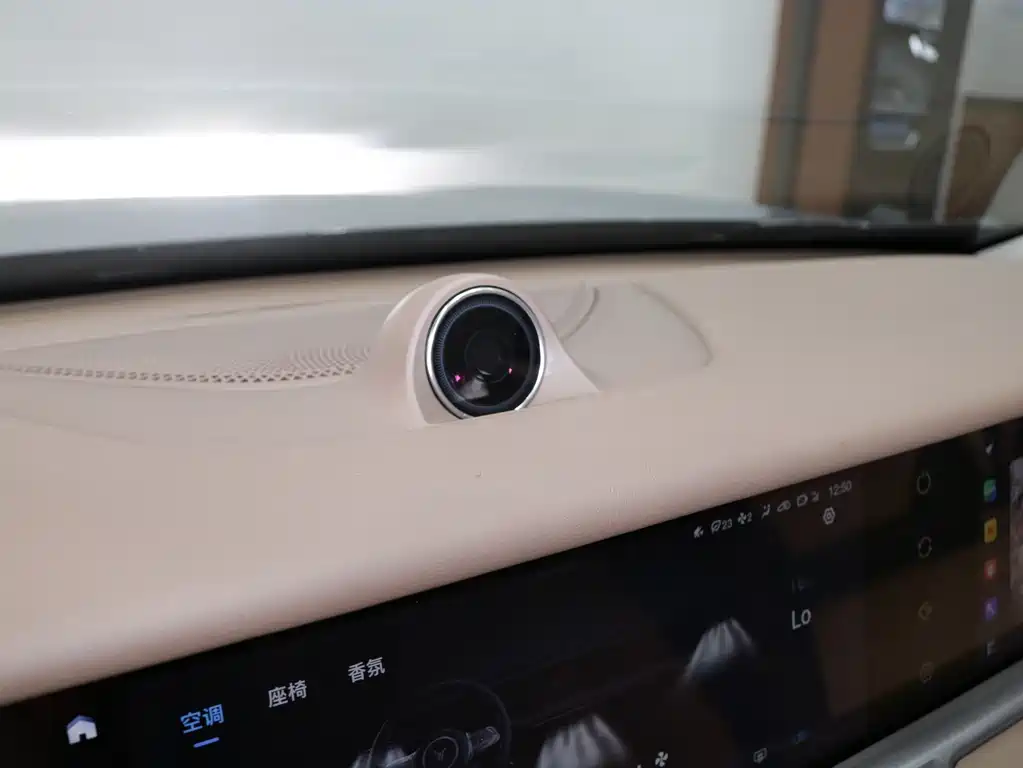 Lantu Auto Lantu FREE 2021 Model AWD Standard Pure Electric Exclusive Luxury Package 2024 - thumbnail 15
