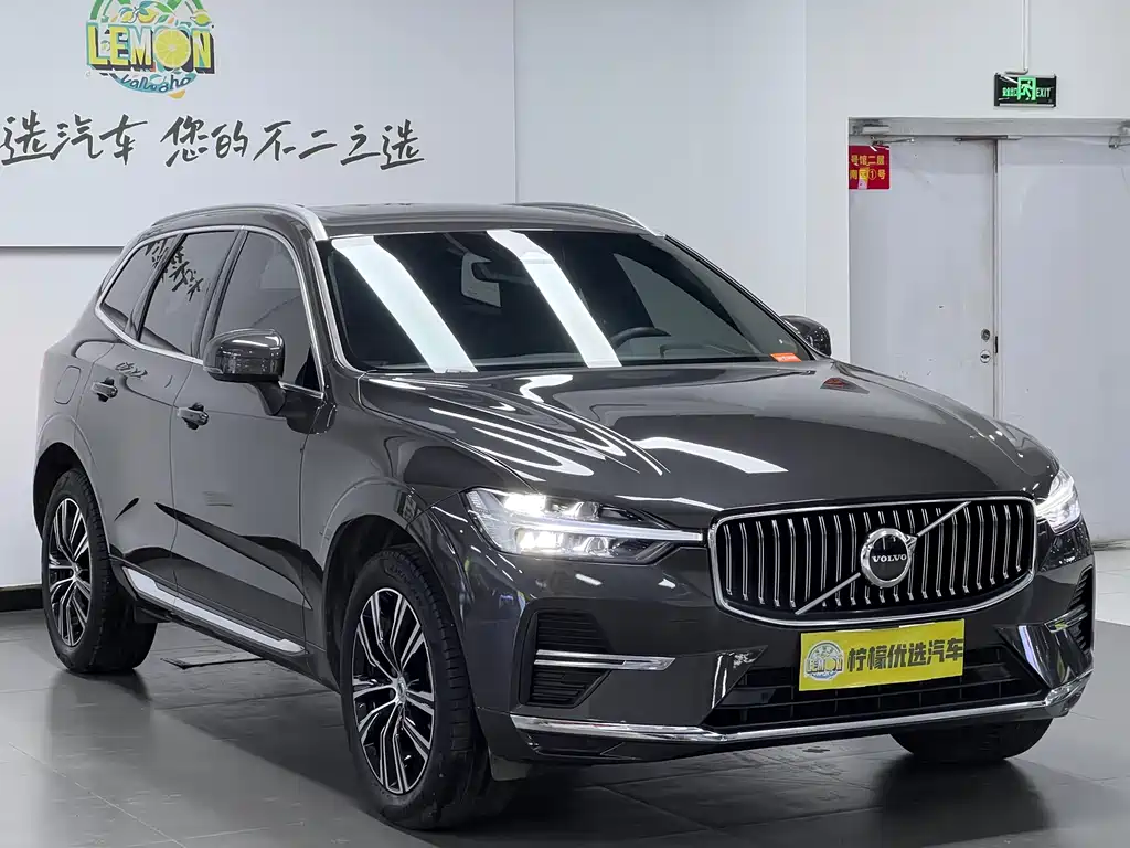 Volvo Volvo XC60 2022 B5 AWD Momentum Luxury Edition 2022 - thumbnail 3