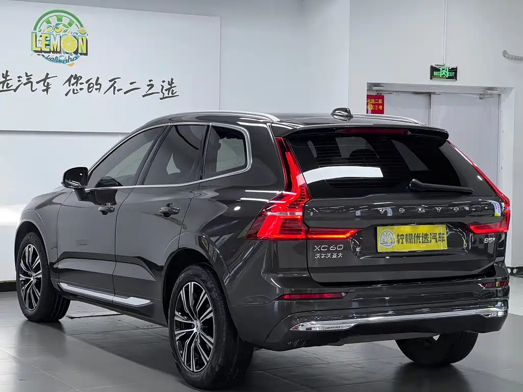 Volvo Volvo XC60 2022 B5 AWD Momentum Luxury Edition 2022 - thumbnail 6