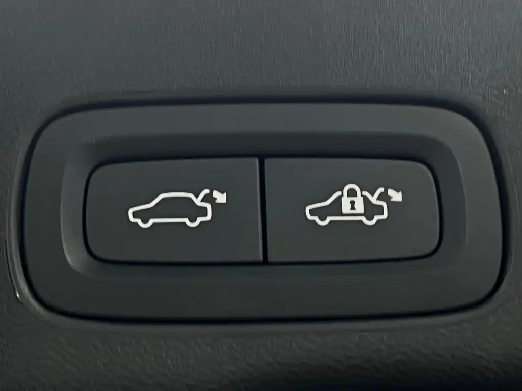 Volvo Volvo XC60 2022 B5 AWD Momentum Luxury Edition 2022 - thumbnail 15