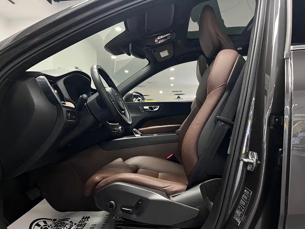 Volvo Volvo XC60 2022 B5 AWD Momentum Luxury Edition 2022 - thumbnail 22