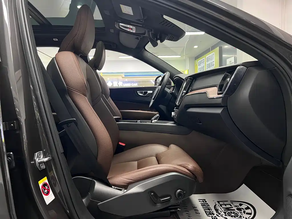 Volvo Volvo XC60 2022 B5 AWD Momentum Luxury Edition 2022 - thumbnail 23