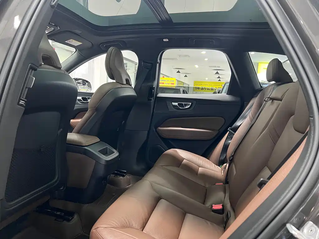 Volvo Volvo XC60 2022 B5 AWD Momentum Luxury Edition 2022 - thumbnail 24