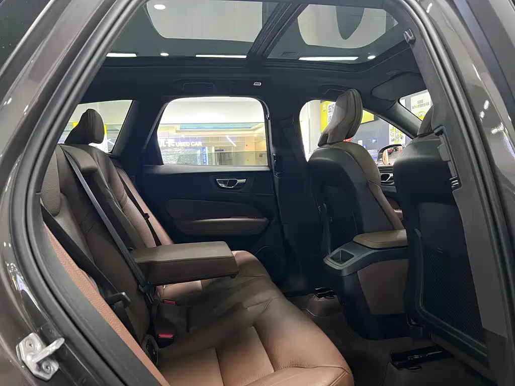 Volvo Volvo XC60 2022 B5 AWD Momentum Luxury Edition 2022 - thumbnail 25