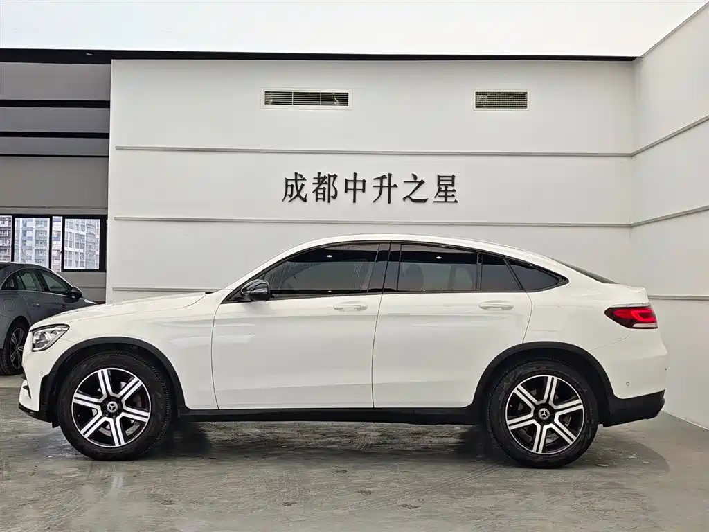 Mercedes-Benz Mercedes-Benz GLC Coupe 2022 GLC 260 4MATIC Coupé SUV 2022 - thumbnail 4