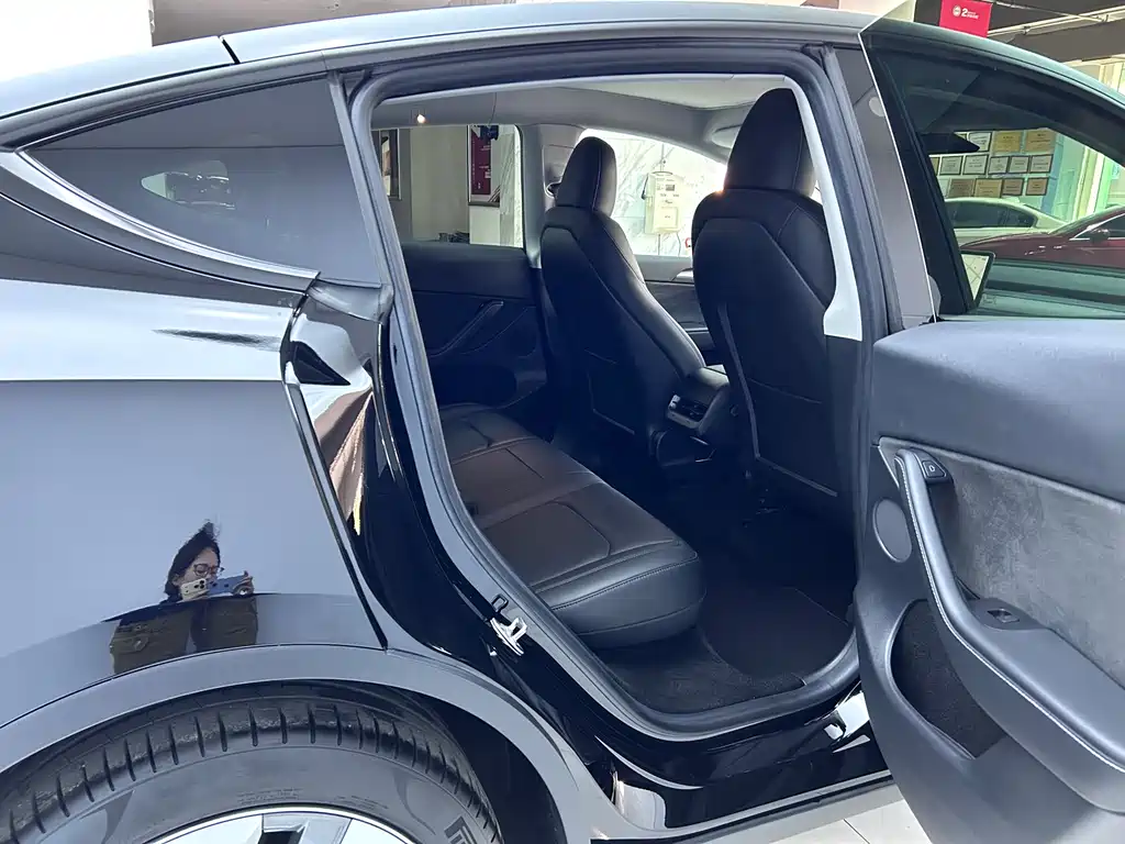 Tesla Model Y 2022 Rear-Wheel Drive Version 2022 - thumbnail 11