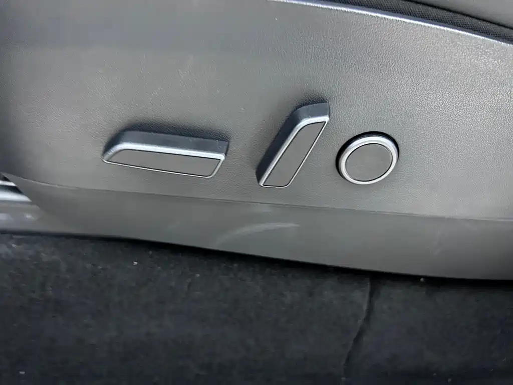 Tesla Model Y 2022 Rear-Wheel Drive Version 2022 - thumbnail 13