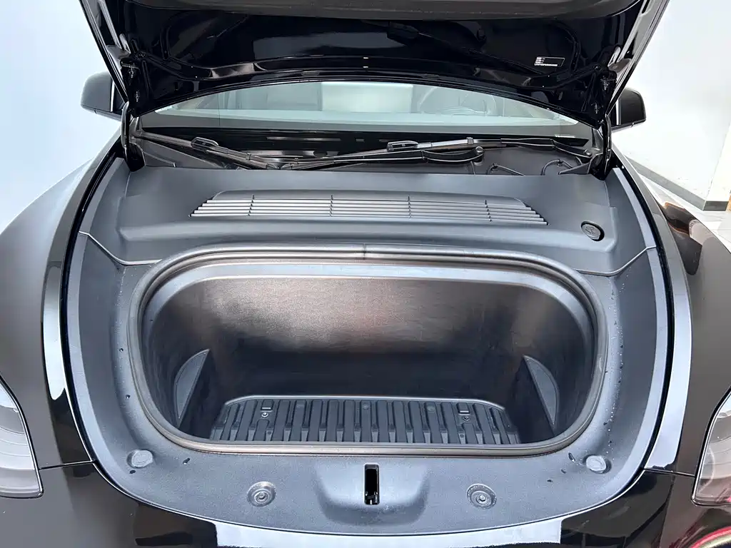 Tesla Model Y 2022 Rear-Wheel Drive Version 2022 - thumbnail 24