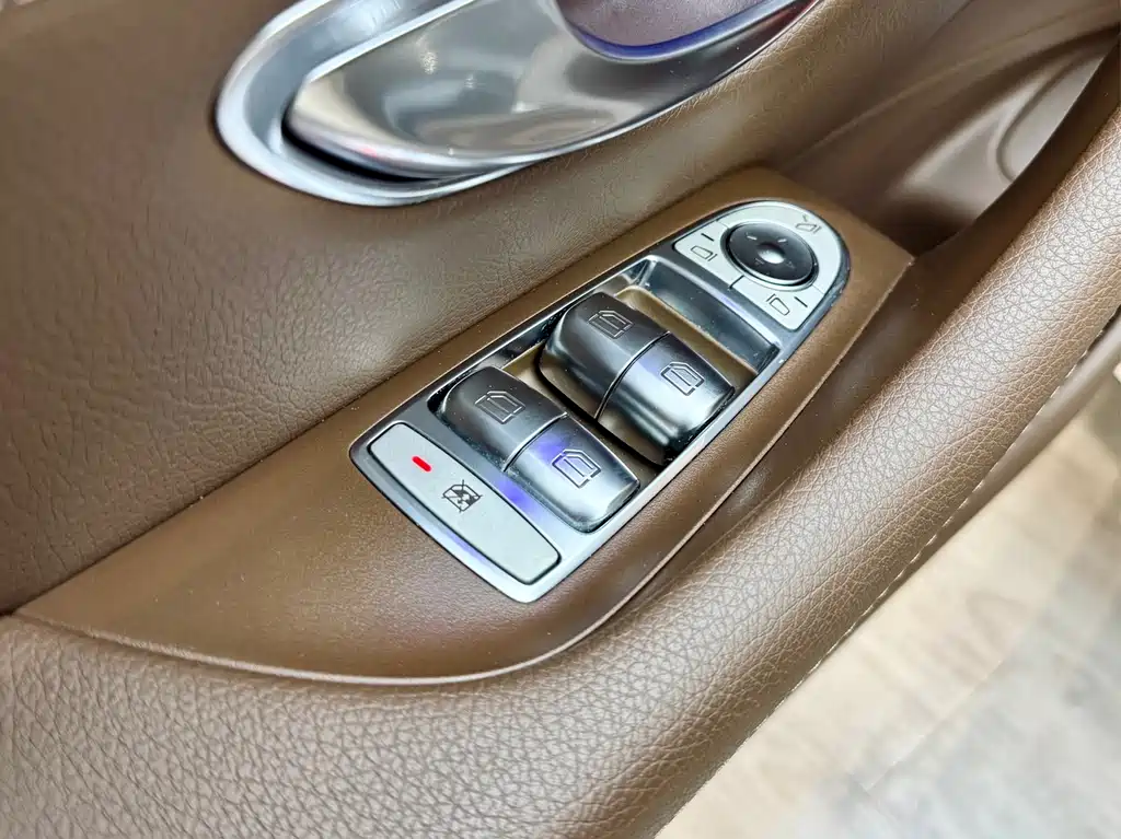 Mercedes-Benz Mercedes-Benz E-Class 2019 Model Year Facelift E 300 L Fashion Edition 2019 - thumbnail 3