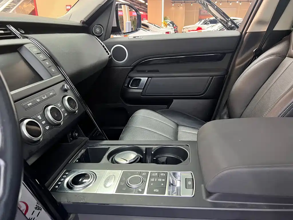 Land Rover Discovery 2017 3.0 SC V6 SE 2018 - thumbnail 9