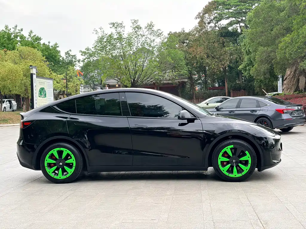 Tesla Model Y 2022 Rear-Wheel Drive Version 2023 - thumbnail 3