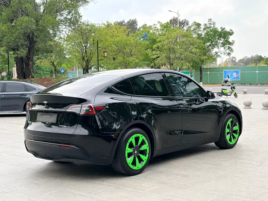 Tesla Model Y 2022 Rear-Wheel Drive Version 2023 - thumbnail 4