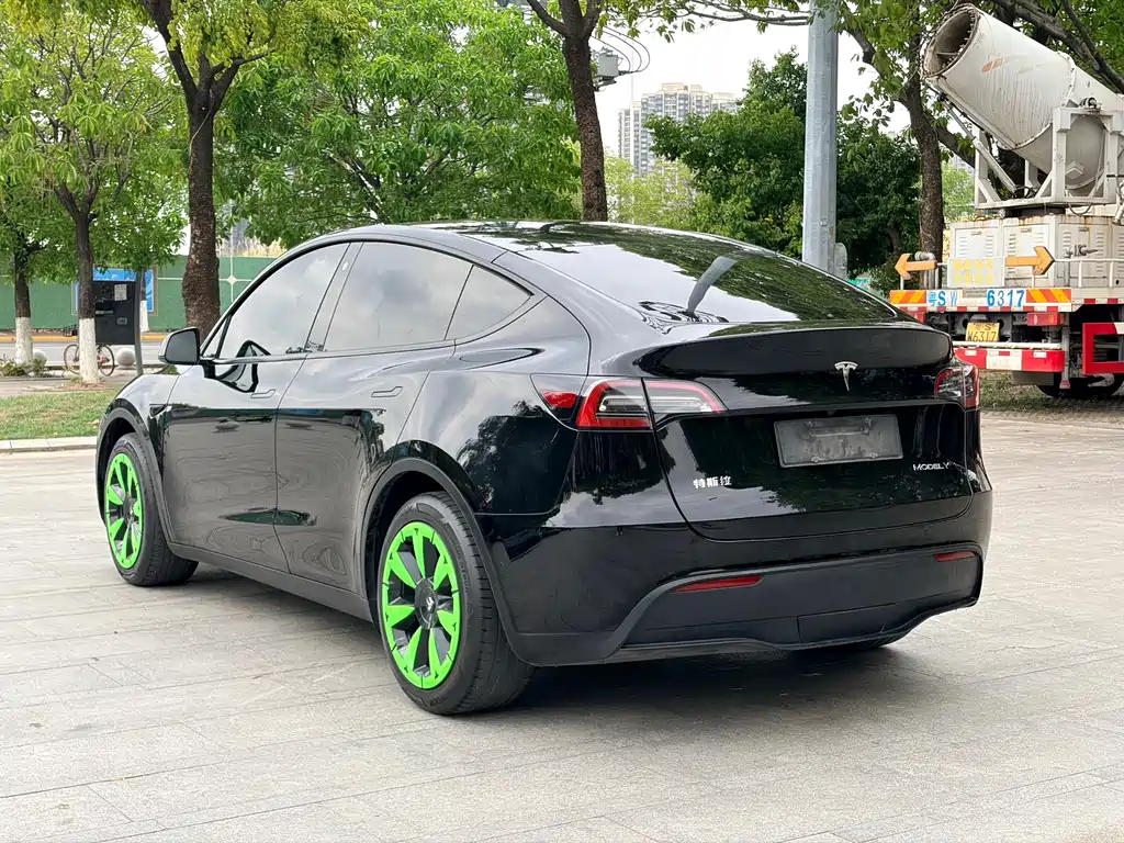 Tesla Model Y 2022 Rear-Wheel Drive Version 2023 - thumbnail 7