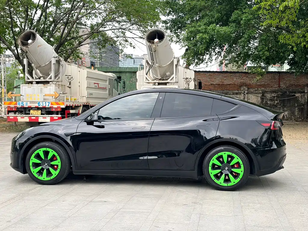 Tesla Model Y 2022 Rear-Wheel Drive Version 2023 - thumbnail 8