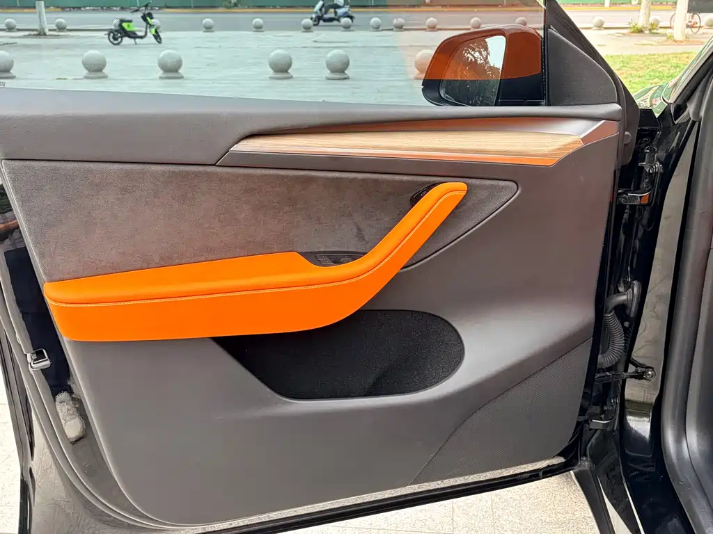 Tesla Model Y 2022 Rear-Wheel Drive Version 2023 - thumbnail 11