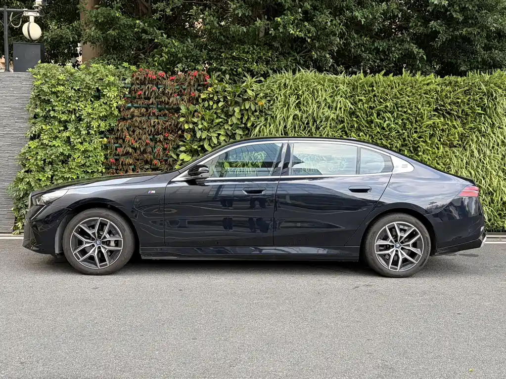 BMW BMW i5 2025 eDrive 40L M Sport Package 2025 - thumbnail 3