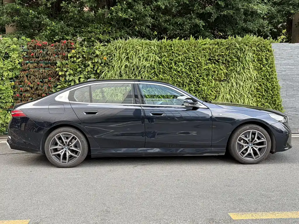 BMW BMW i5 2025 eDrive 40L M Sport Package 2025 - thumbnail 4