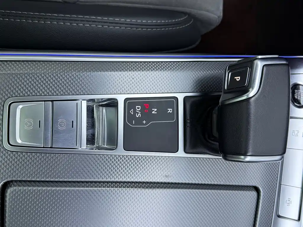 Audi Audi A6L 2023 40 TFSI Luxury Dynamic Model 2023 - thumbnail 10