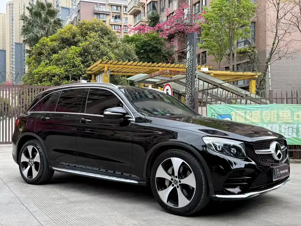 Mercedes-Benz Mercedes-Benz GLC 2018 GLC 300 4MATIC Luxury Model 2018 - thumbnail 2