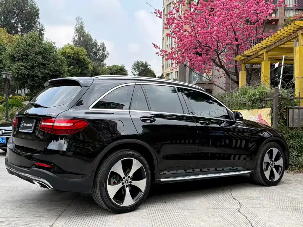 Mercedes-Benz Mercedes-Benz GLC 2018 GLC 300 4MATIC Luxury Model 2018 - thumbnail 4