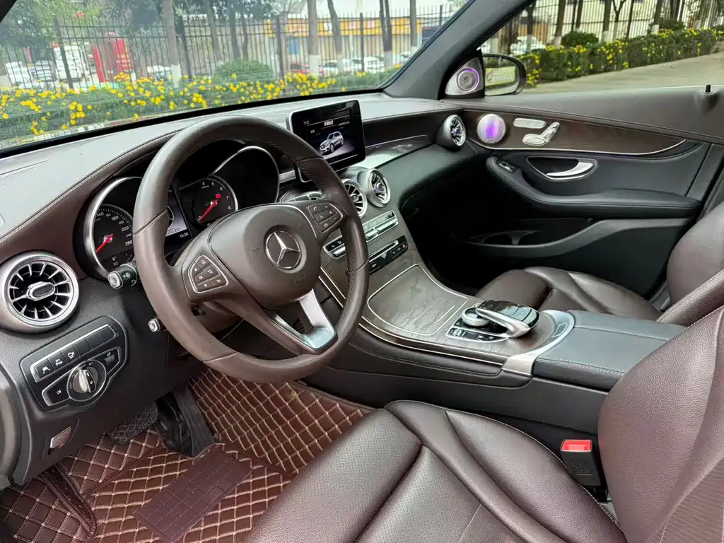 Mercedes-Benz Mercedes-Benz GLC 2018 GLC 300 4MATIC Luxury Model 2018 - thumbnail 8