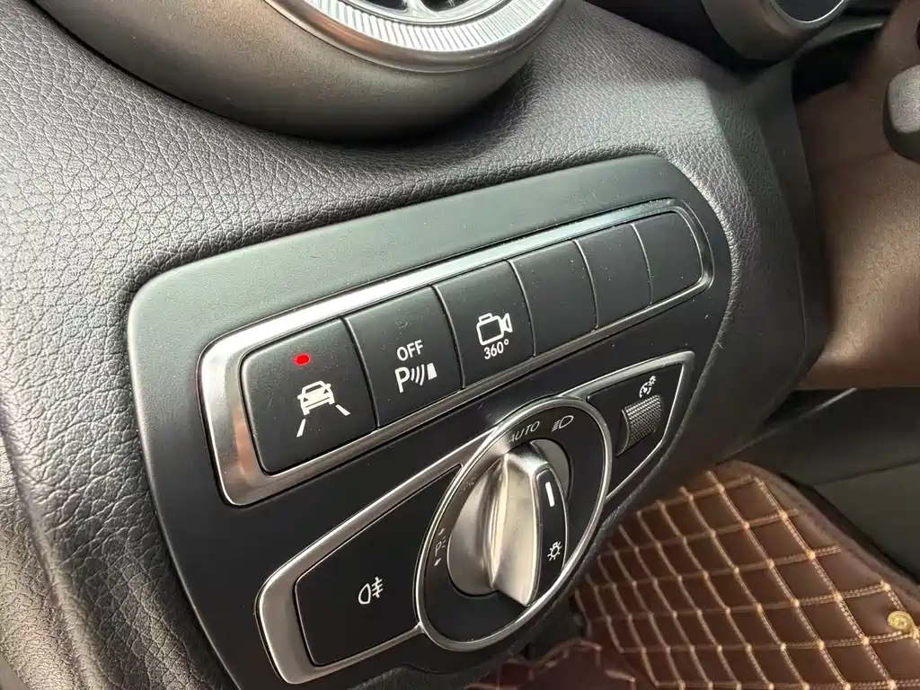 Mercedes-Benz Mercedes-Benz GLC 2018 GLC 300 4MATIC Luxury Model 2018 - thumbnail 17