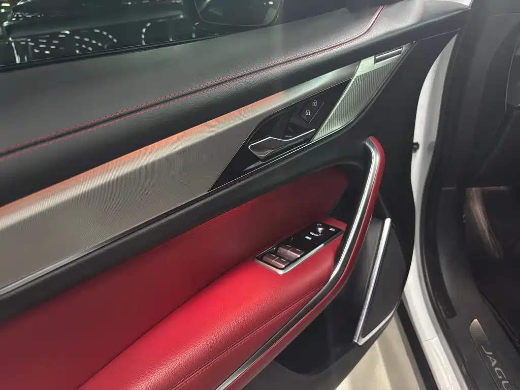 Jaguar Jaguar F-PACE 2024 P250 R-Dynamic SE 2024 - thumbnail 13