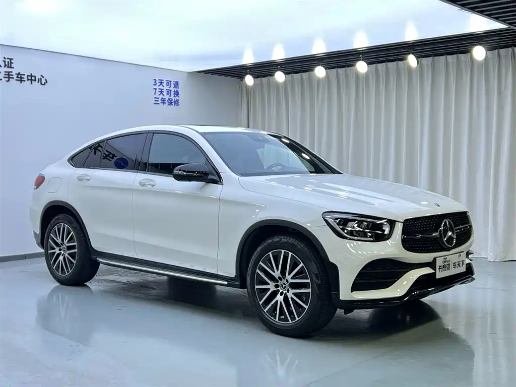 Mercedes-Benz Mercedes-Benz GLC Coupe 2021 GLC 300 4MATIC AMG Line Coupé SUV 2021 - thumbnail 2