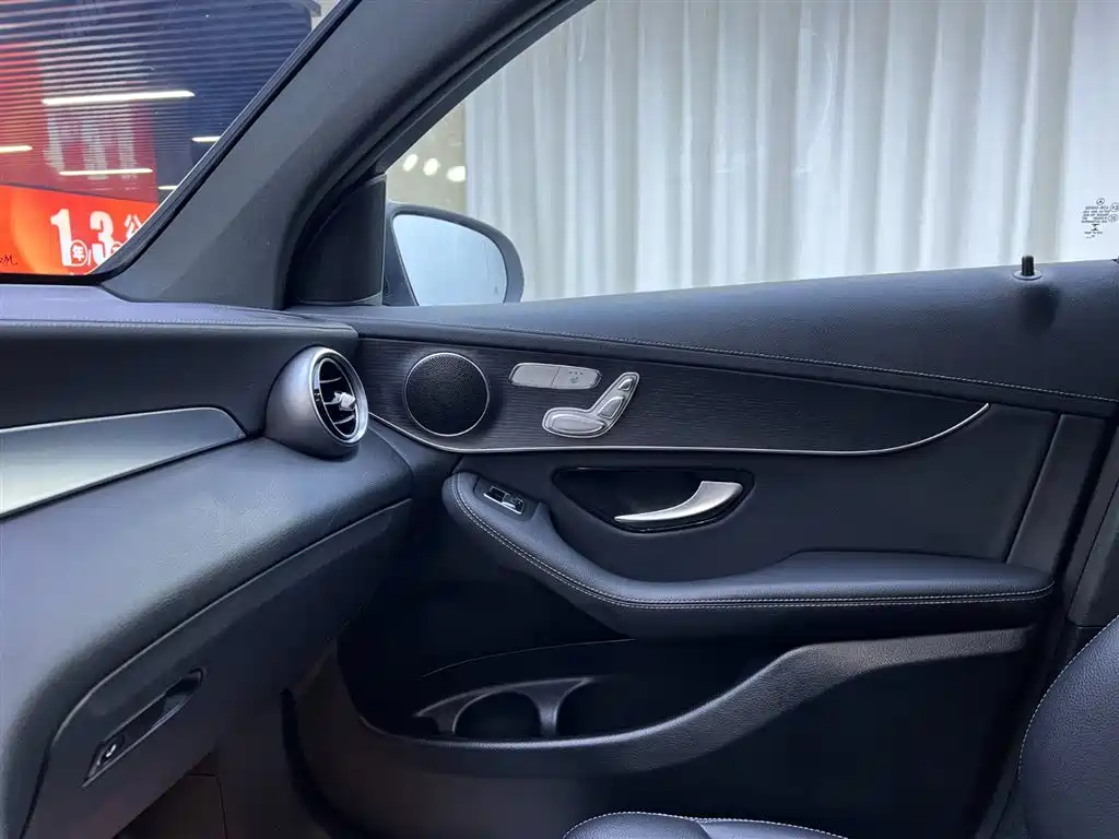 Mercedes-Benz Mercedes-Benz GLC Coupe 2021 GLC 300 4MATIC AMG Line Coupé SUV 2021 - thumbnail 19