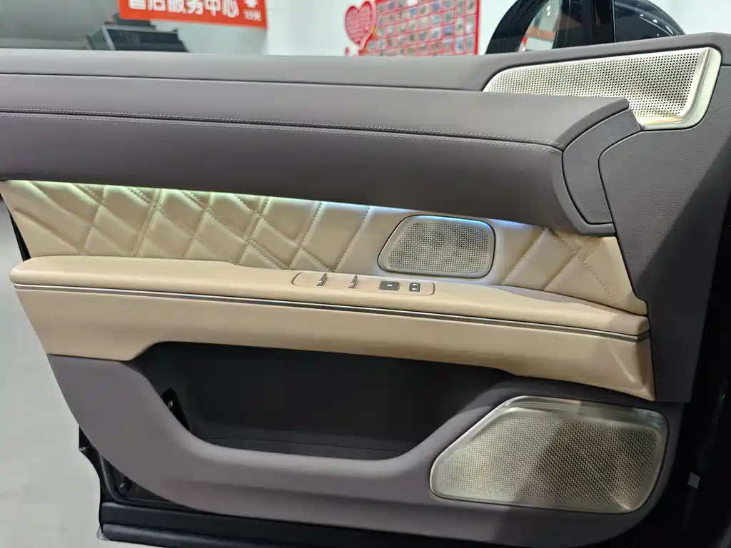 NIO NIO ET9 2025 102kWh Signature Edition 2025 - thumbnail 4