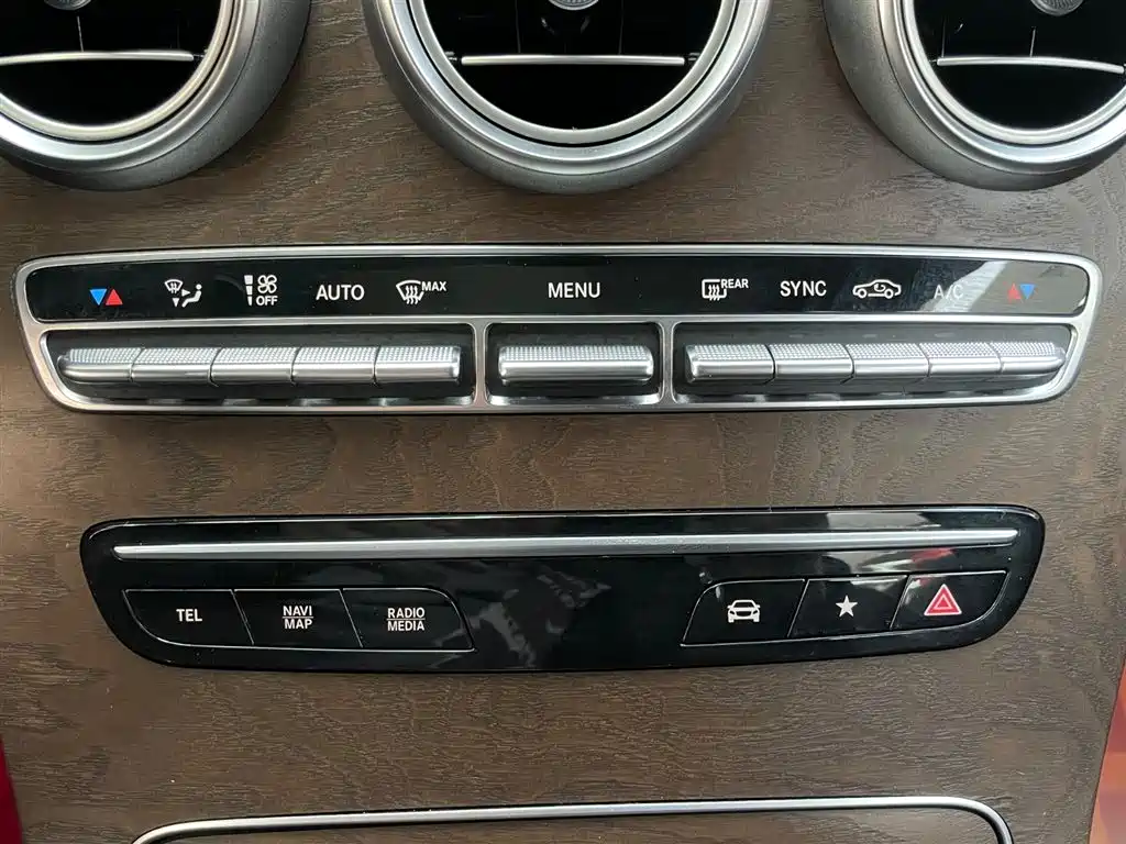 Mercedes-Benz Mercedes-Benz GLC 2020 GLC 260 L 4MATIC Luxury 2019 - thumbnail 24