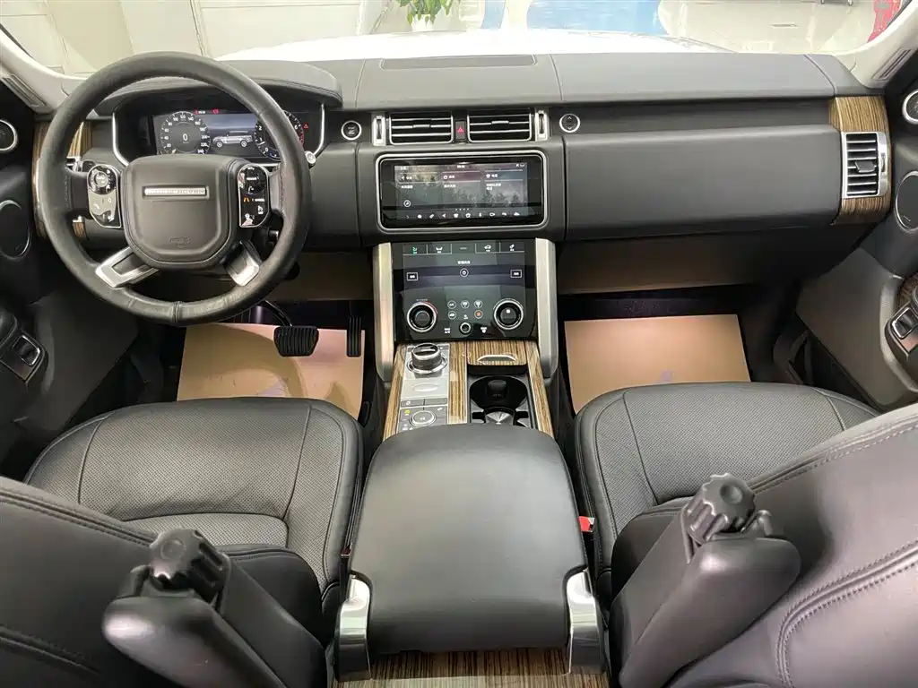 Land Rover Range Rover 2018 3.0 SC V6 Vogue Heritage Edition 2018 - thumbnail 18