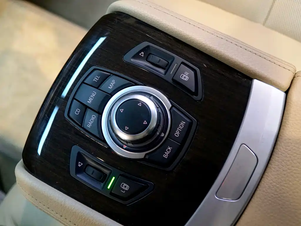 BMW BMW 7 Series 2010 4.4T Hybrid 2012 - thumbnail 14