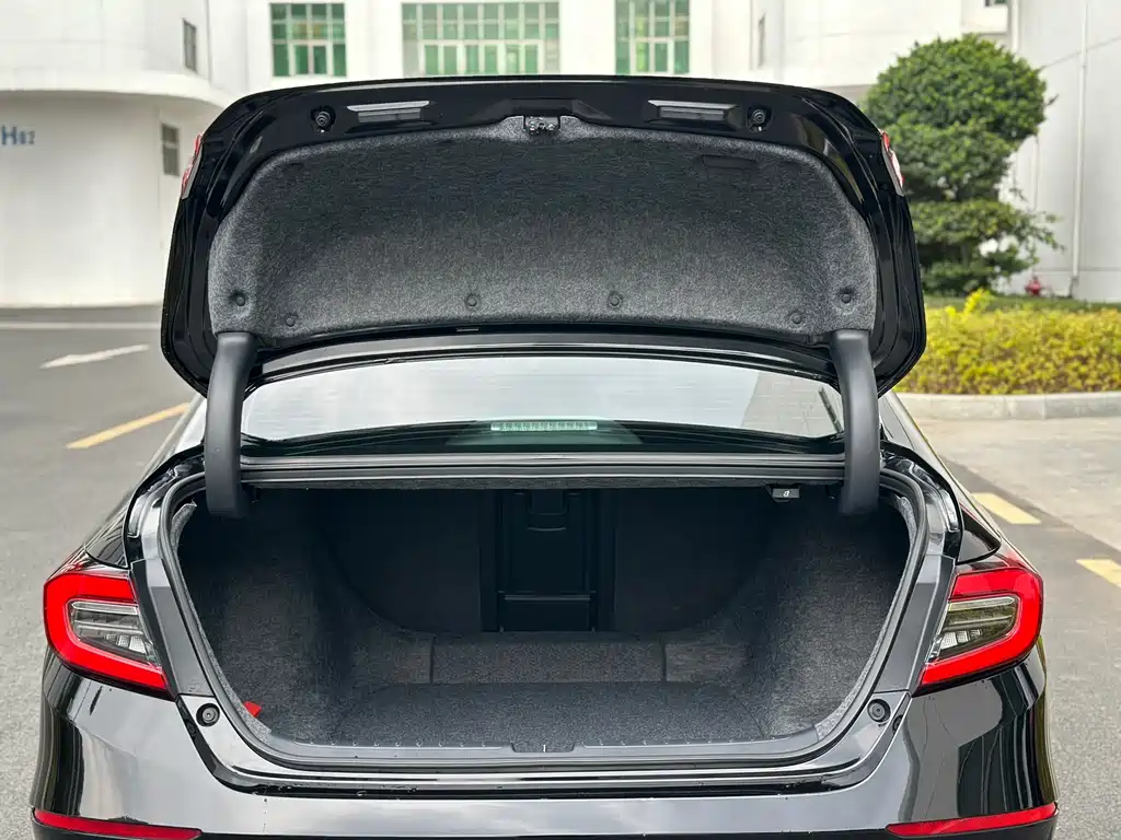 Honda Honda Accord 2022 Hybrid 2.0L Sharp Edition 2023 - thumbnail 7