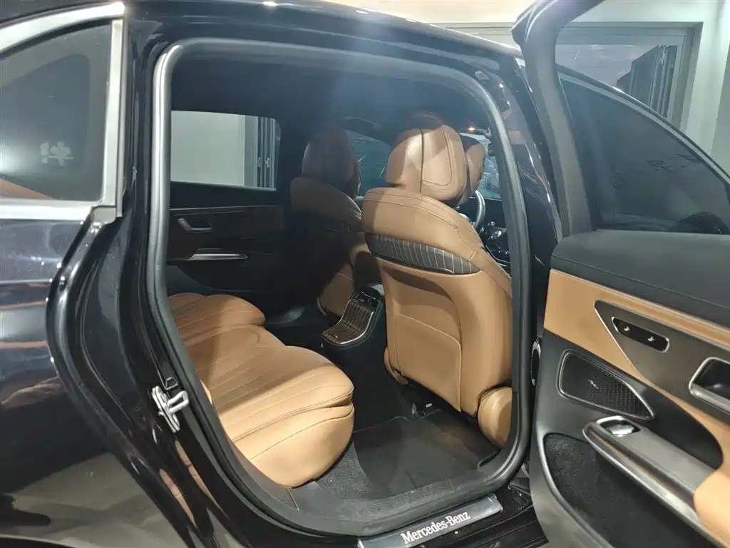 Mercedes-Benz Mercedes-Benz E-Class 2024 E 350 e L Plug-in Hybrid Sedan 2024 - thumbnail 10