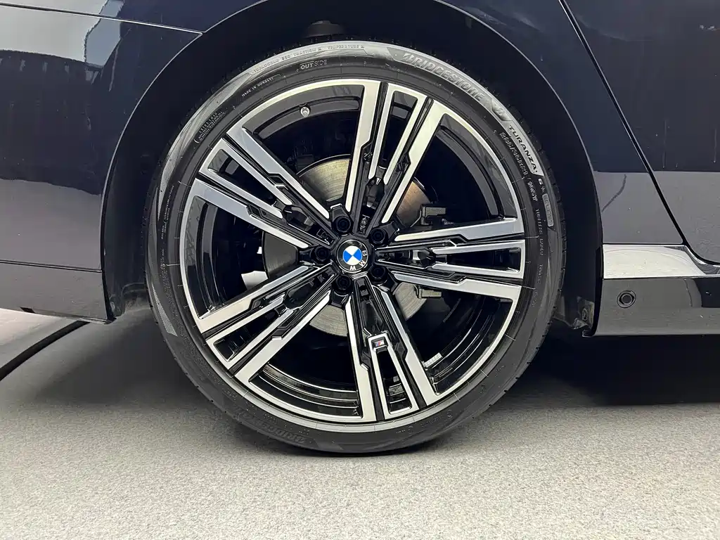 BMW BMW 7 Series 2023 740Li M Sport Package Premium Model 2024 - thumbnail 6