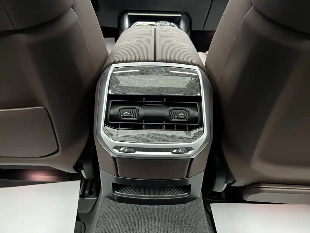 BMW BMW 7 Series 2023 740Li M Sport Package Premium Model 2024 - thumbnail 25