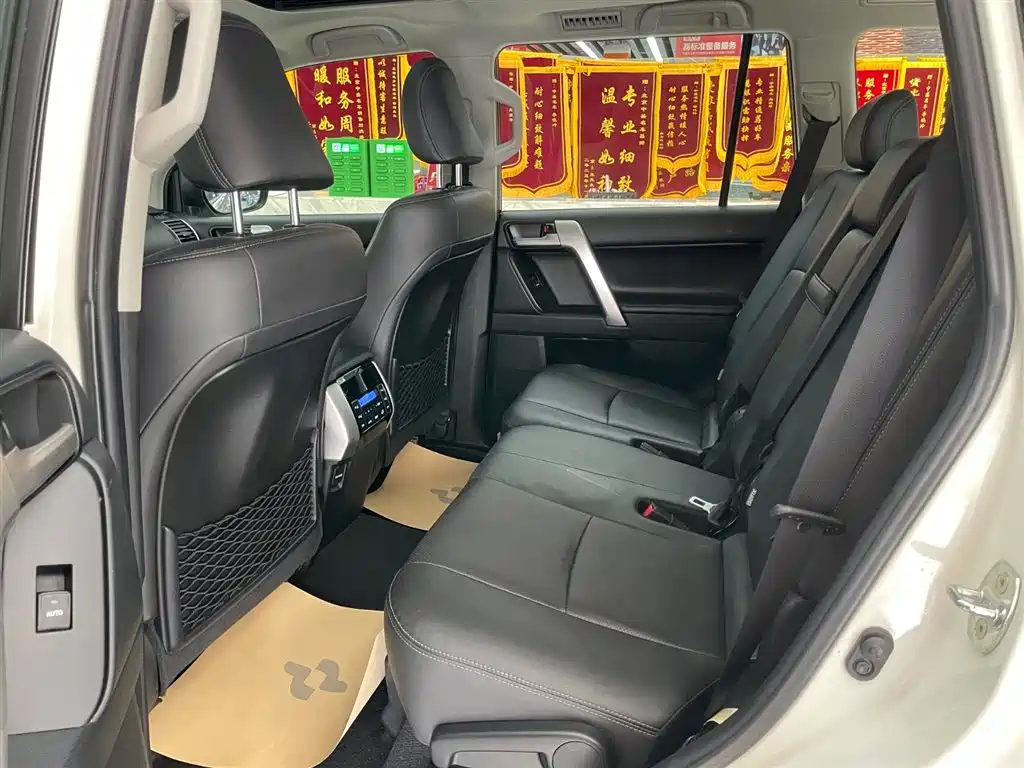 Toyota Toyota Prado 2019 3.5L Automatic TX-L Premium with Rear-Mounted Spare Tire 2019 - thumbnail 15