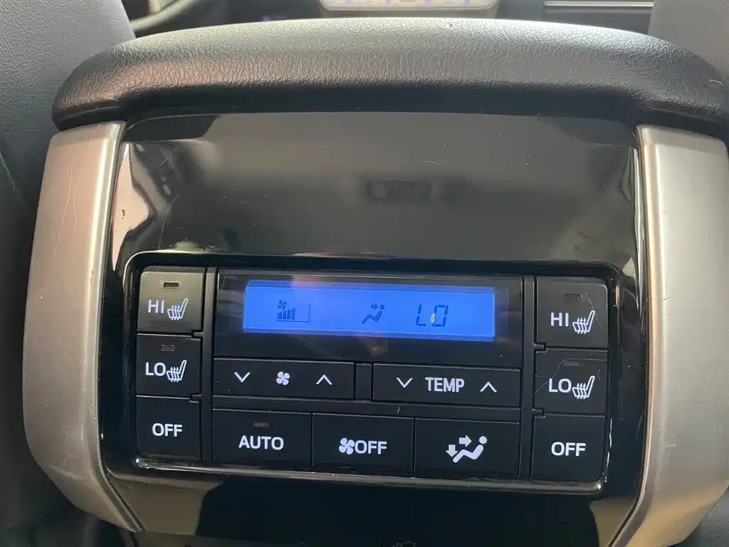 Toyota Toyota Prado 2019 3.5L Automatic TX-L Premium with Rear-Mounted Spare Tire 2019 - thumbnail 18