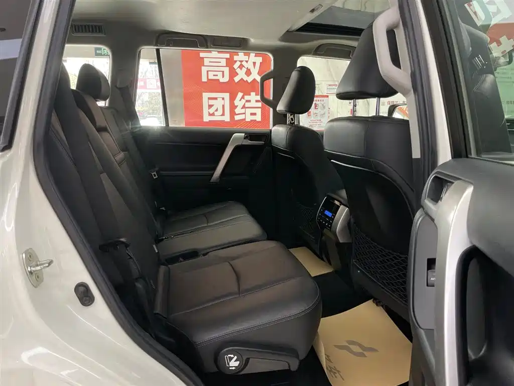 Toyota Toyota Prado 2019 3.5L Automatic TX-L Premium with Rear-Mounted Spare Tire 2019 - thumbnail 19