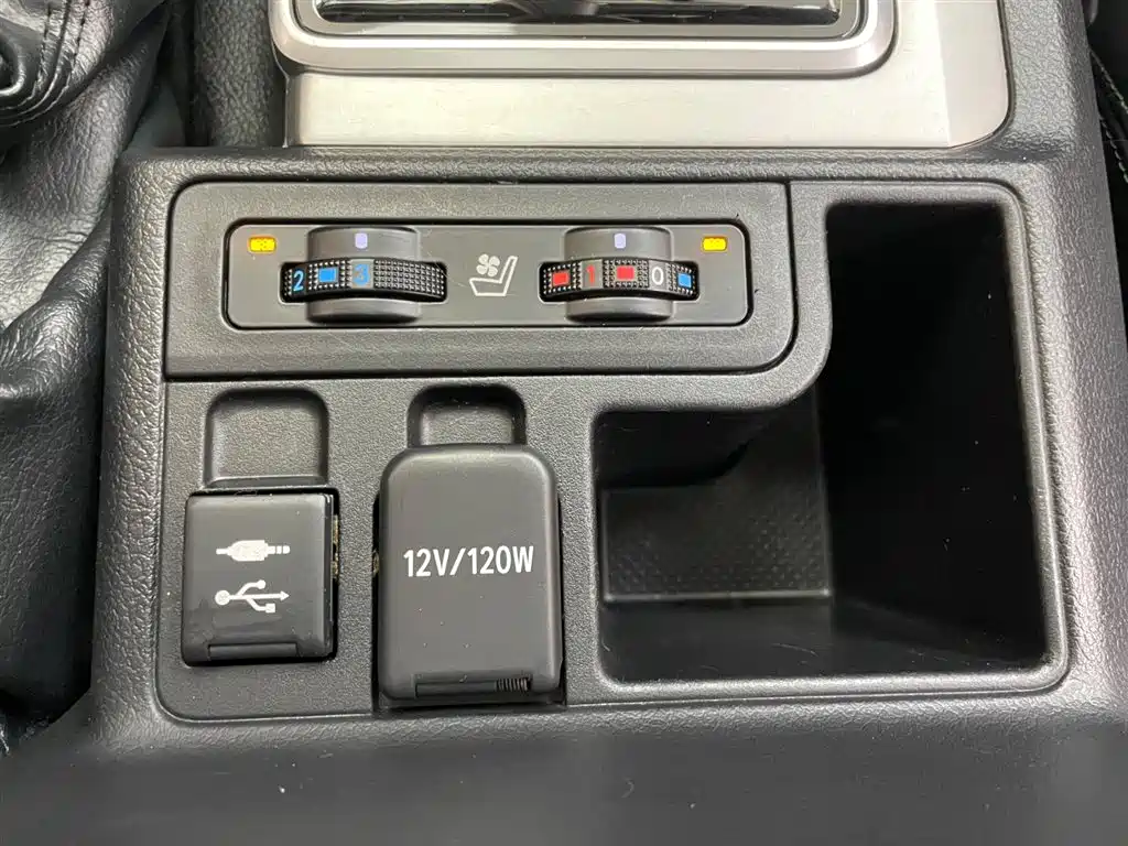 Toyota Toyota Prado 2019 3.5L Automatic TX-L Premium with Rear-Mounted Spare Tire 2019 - thumbnail 24