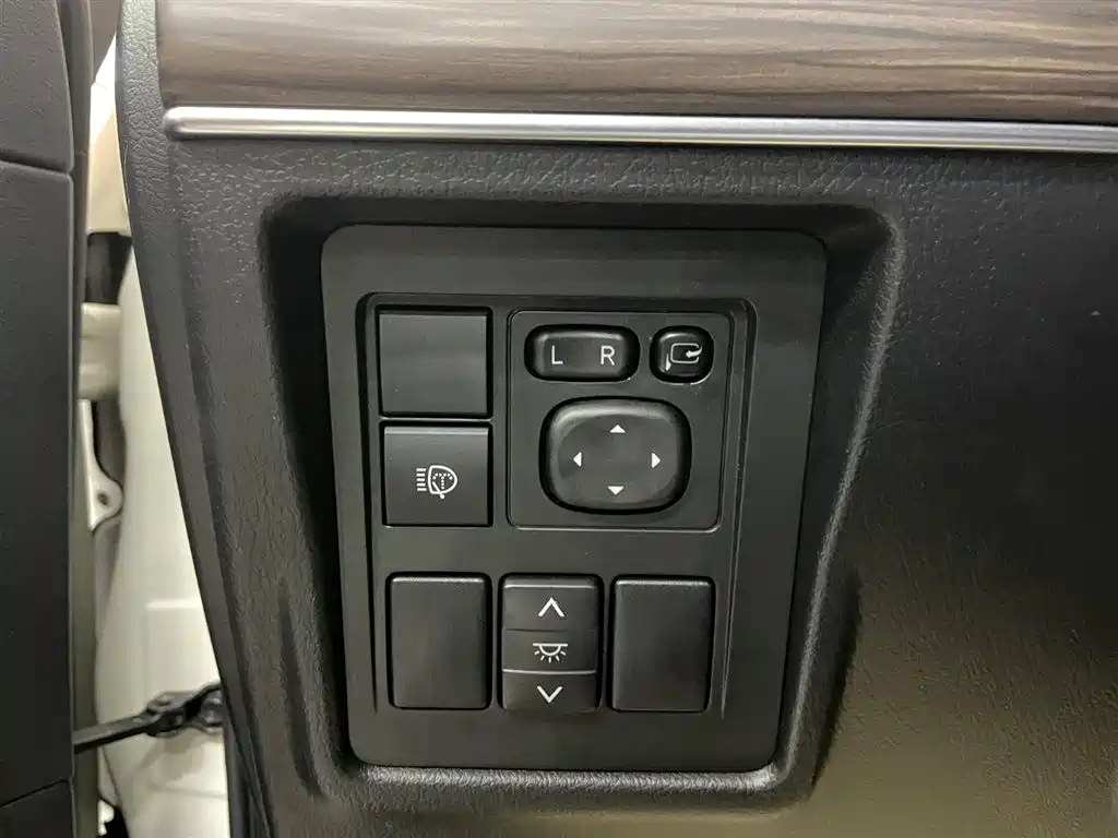 Toyota Toyota Prado 2019 3.5L Automatic TX-L Premium with Rear-Mounted Spare Tire 2019 - thumbnail 26