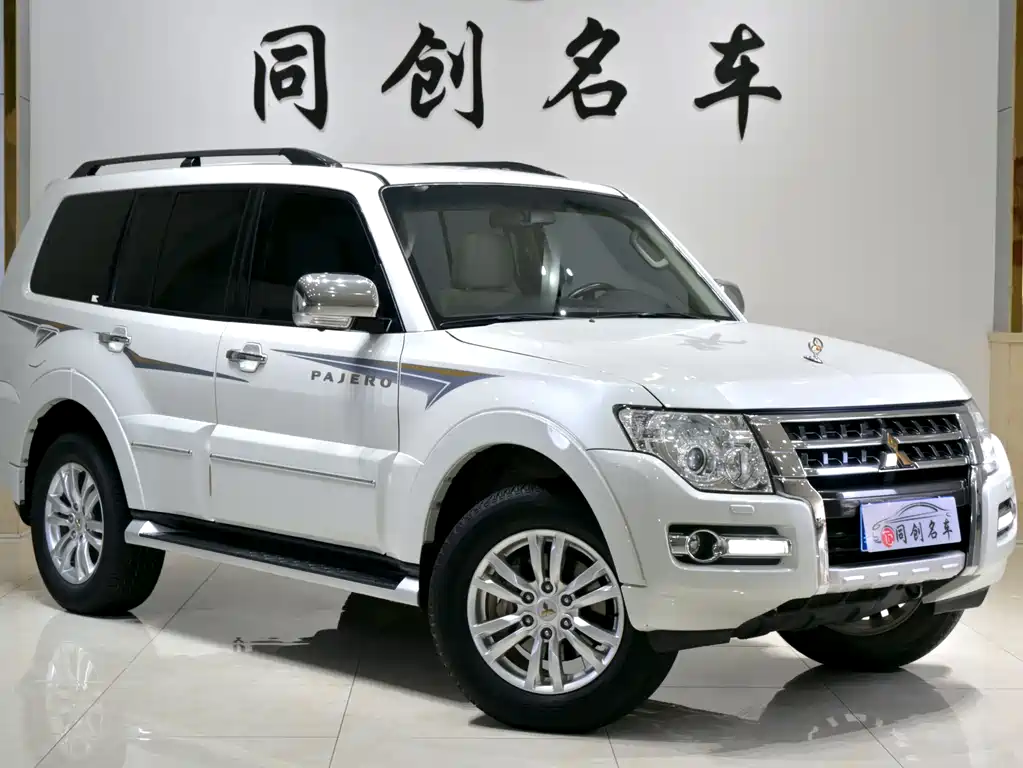 Mitsubishi Pajero (Import) V97 2019 Model 3.8L Middle East Version 2019 - thumbnail 3