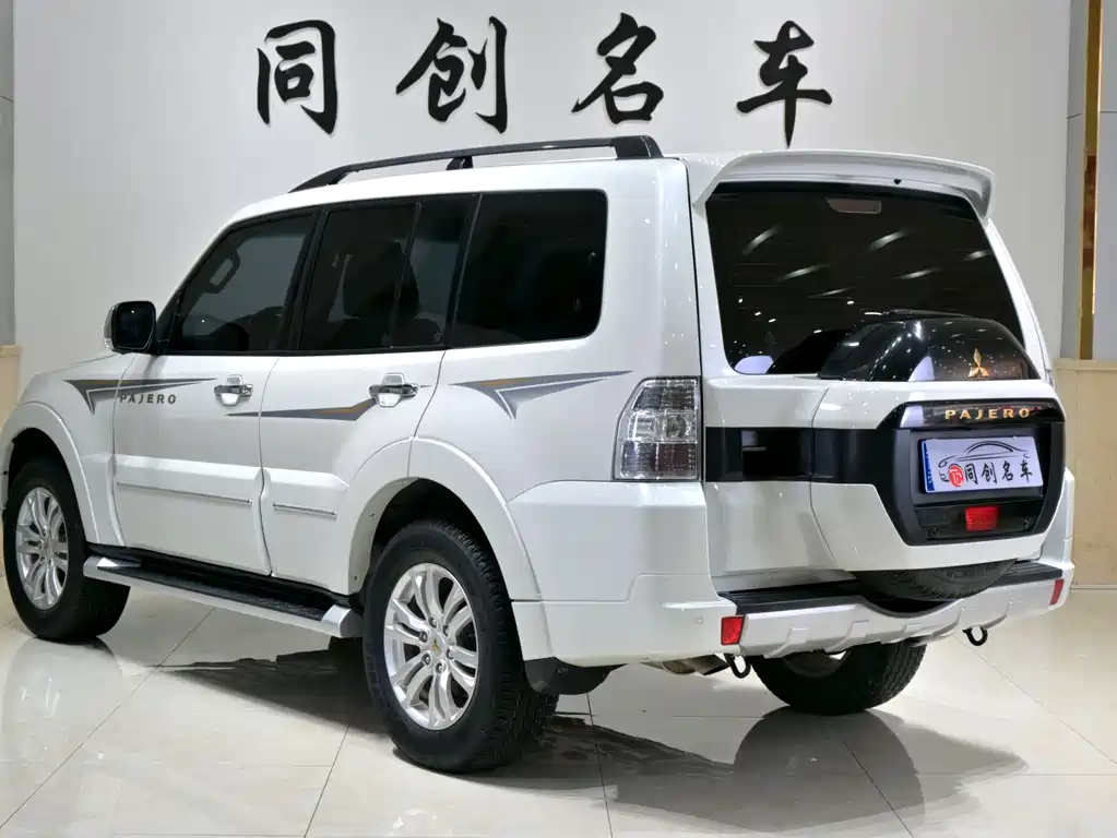 Mitsubishi Pajero (Import) V97 2019 Model 3.8L Middle East Version 2019 - thumbnail 4