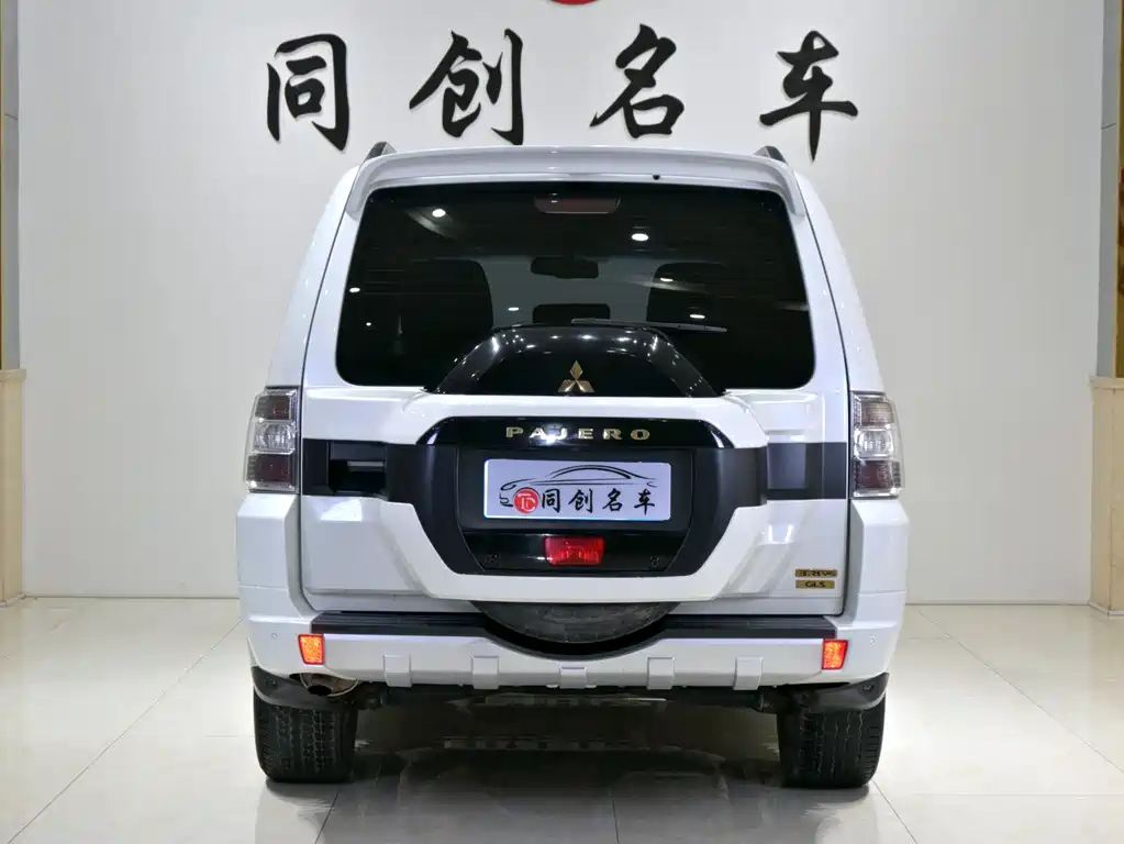 Mitsubishi Pajero (Import) V97 2019 Model 3.8L Middle East Version 2019 - thumbnail 5